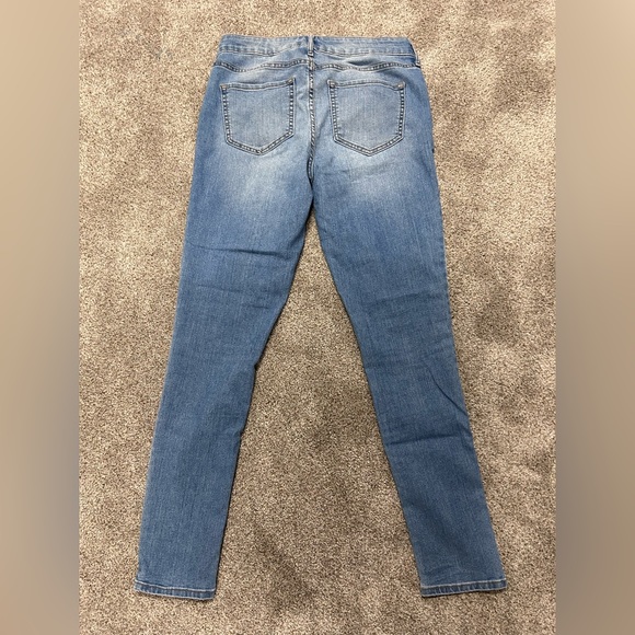 Old Navy Super Skinny Mid Rise Jeans - Picture 9 of 11